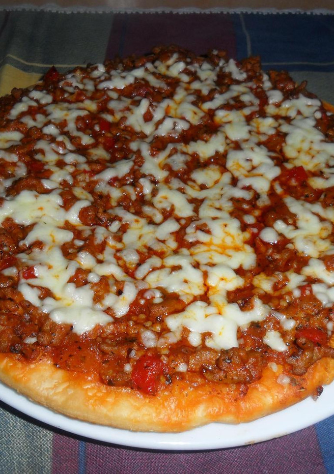 Una foto de Pizza boloñesa