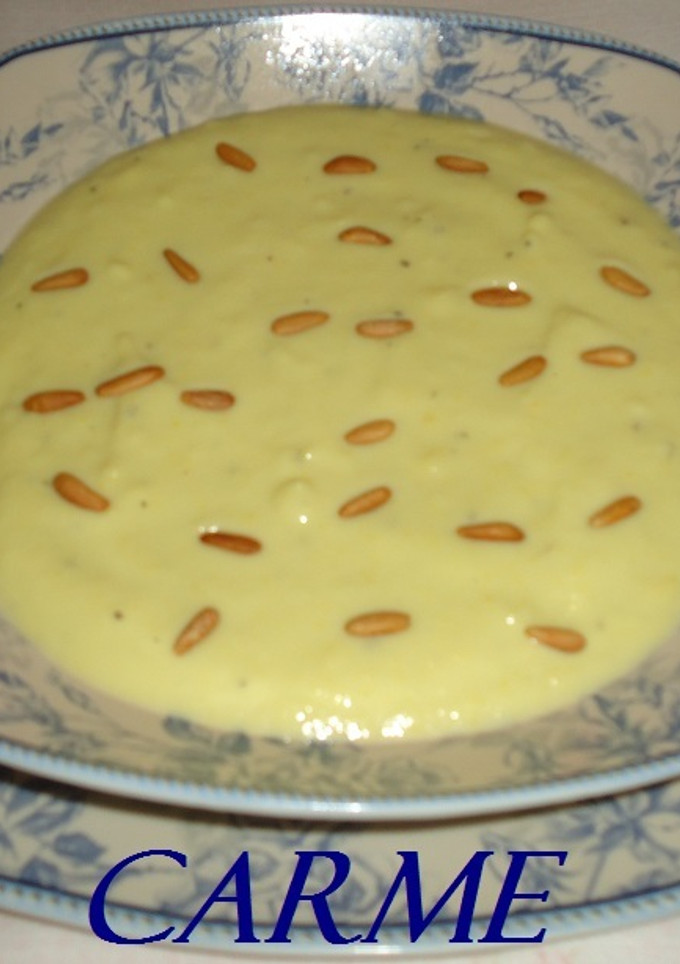 Una foto de Crema de calabacín, maiz dulce y queso fresco