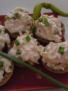 Una foto de Canapés de pollo asado