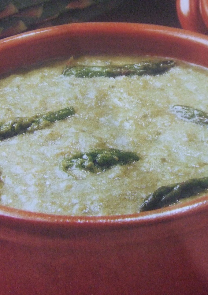 Una foto de Sopa sueca de espinacas y espárragos