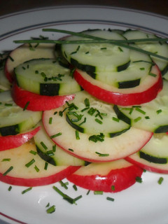 Una foto de Pink lady y cucumber