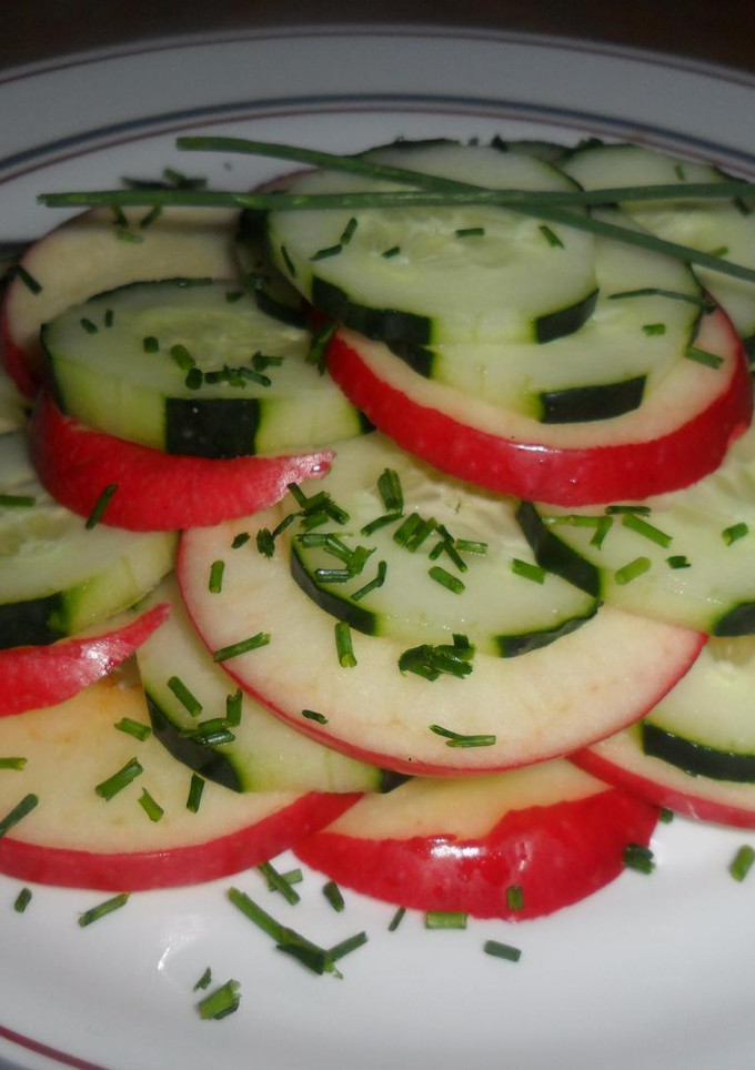 Una foto de Pink lady y cucumber