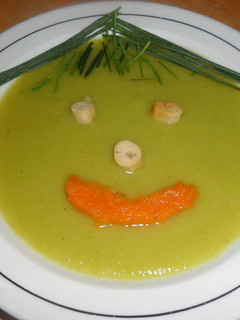 Una foto de Sopa crema de calabacín para niños