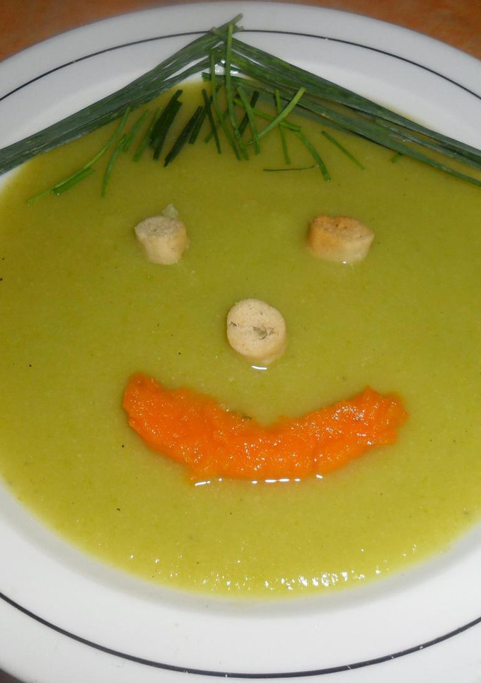 Una foto de Sopa crema de calabacín para niños