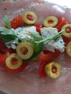 Una foto de Pechugas de pavo rellenas de queso azul en papillote