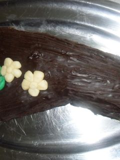 Una foto de Tronco de dulce de leche con crema de chocolate amargo