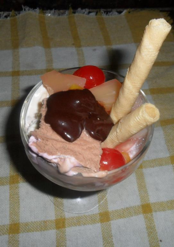 Una foto de Copa de helado con frutas