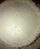 Torta de café rellena con crema chantilly