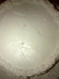 Una foto de Torta de café rellena con crema chantilly