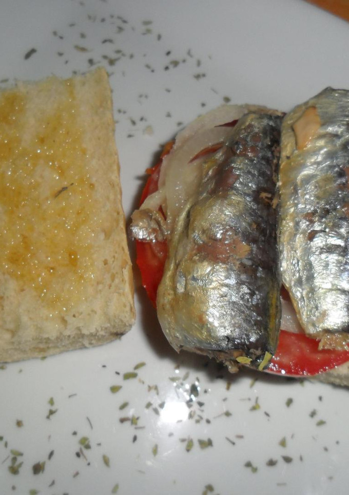 Una foto de Bocadillo de sardinas