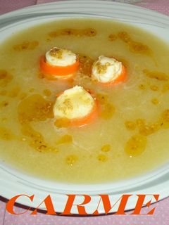 Una foto de Sopa de melón con jengibre y rollitos de mascarpone