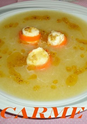 Una foto de Sopa de melón con jengibre y rollitos de mascarpone