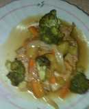 Pechuga de pollo con piña en almíbar