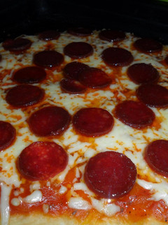 Una foto de Pizza con fuet artesano