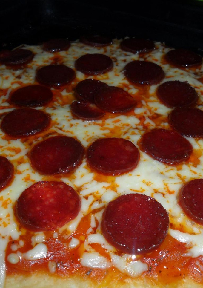 Una foto de Pizza con fuet artesano