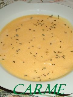 Una foto de Crema suave de calabacín y calabaza