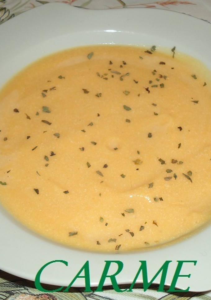 Una foto de Crema suave de calabacín y calabaza