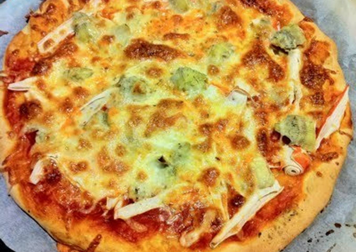 Pizza de surimi y alcachofa