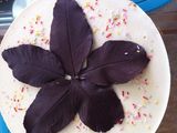 Tarta de 3 chocolates con hojas