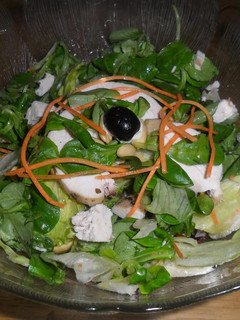 Una foto de Ensalada de pollo y cacahuetes