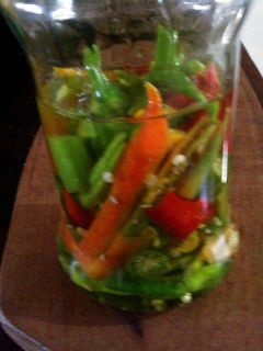 Una foto de Chiles en oliva