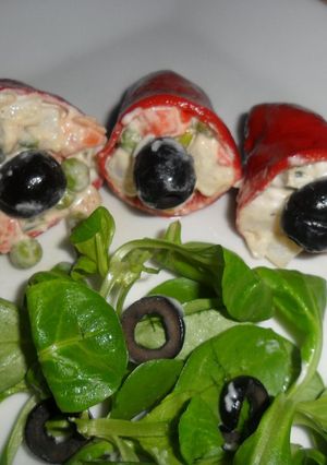 Una foto de Pimientos de piquillo rellenos de ensaladilla y atún