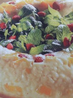 Una foto de Arroz dulce con melocotón y fresitas del bosque