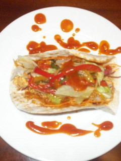 Una foto de Fajitas de pollo con salsa picante de tomate