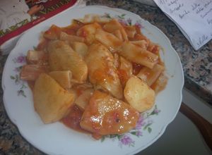 Una foto de Guiso de alitas de pollo con papas y mostacholes
