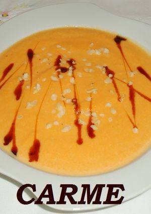 Una foto de Crema de calabaza y almendras