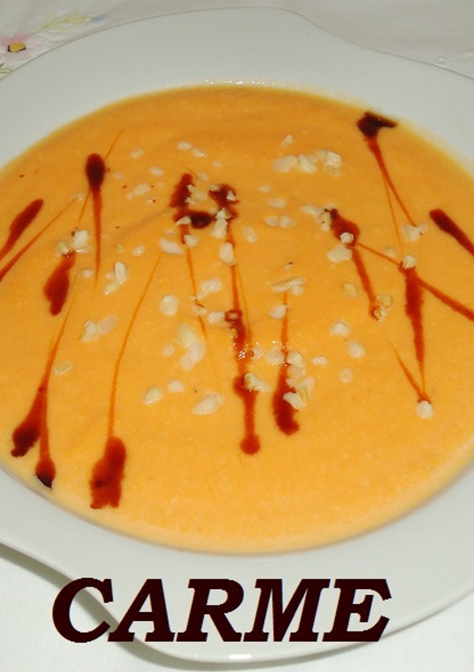 Una foto de Crema de calabaza y almendras