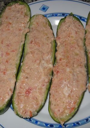 Una foto de Pepinos rellenos de atún con requesón