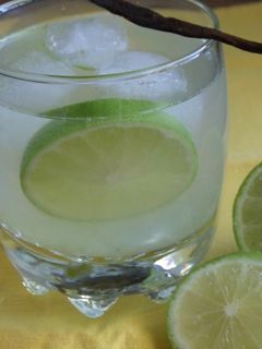 Una foto de Limonada de lima con almíbar de vainilla