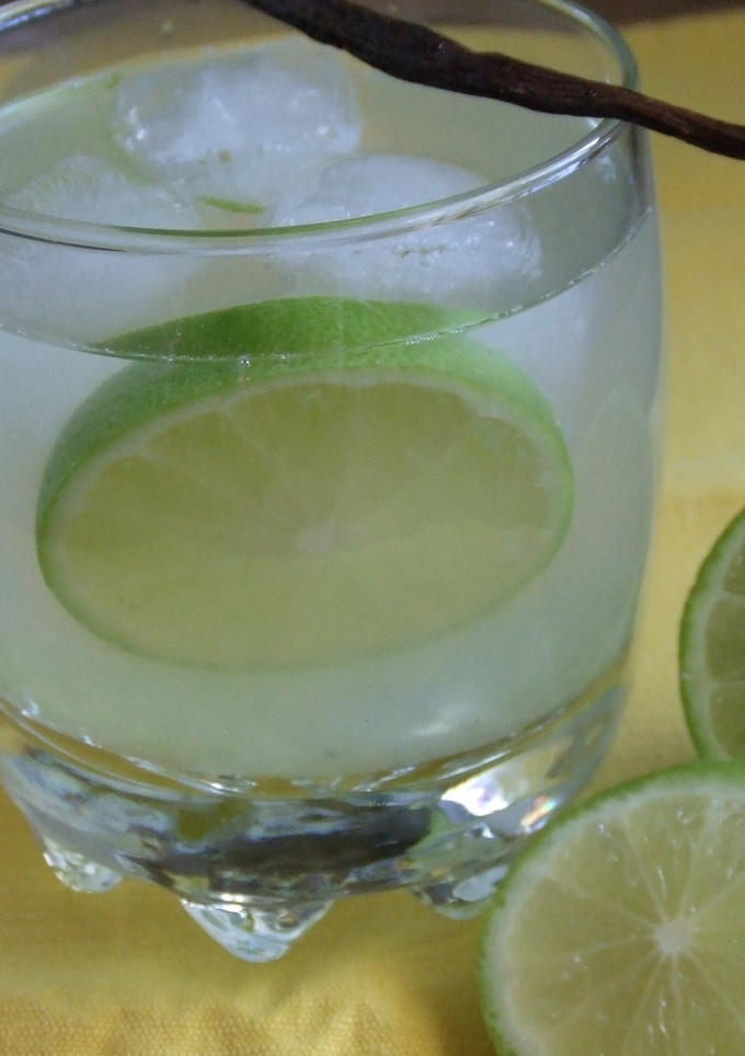 Una foto de Limonada de lima con almíbar de vainilla