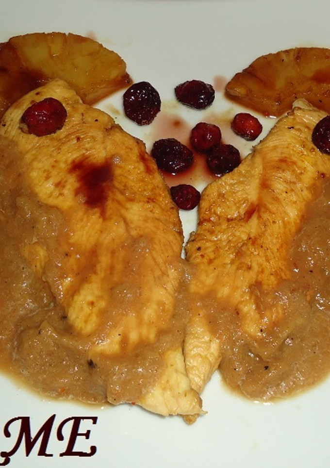 Una foto de Pechugas de pollo en salsa de piña y salsa cabernet chocolate
