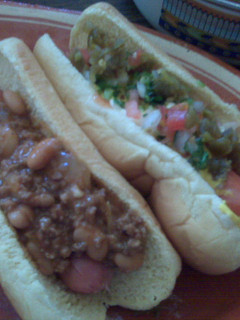 Una foto de Chili dogs fáciles
