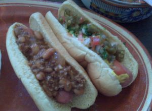 Una foto de Chili dogs fáciles