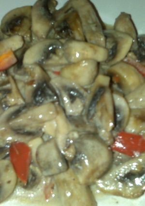 Una foto de Champiñones al ajo con crema