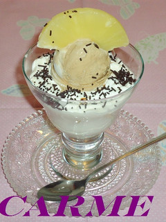 Una foto de Crema mascarpone con piña y helado