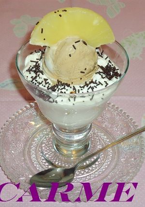 Una foto de Crema mascarpone con piña y helado