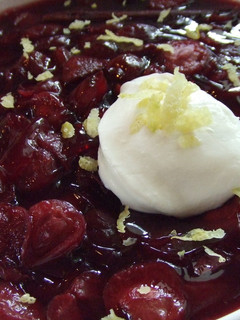 Una foto de Sopita dulce de cerezas