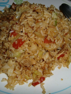 Una foto de Arroz chino con pollo