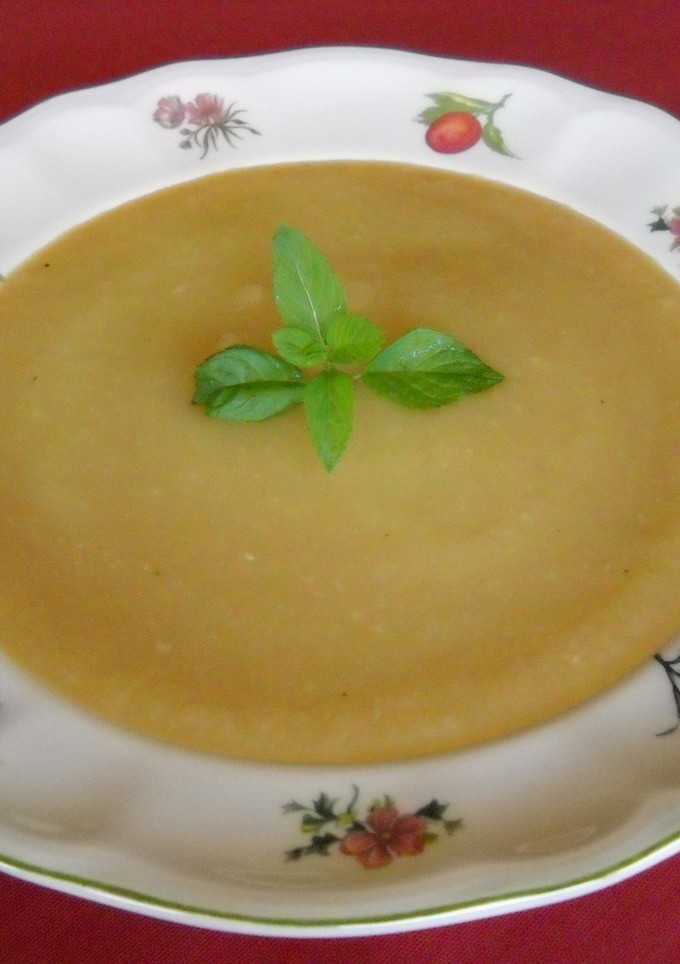 Una foto de Gazpacho amarillo de melón