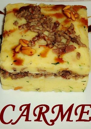 Una foto de Pastel frío de patatas con carne y jamón serrano