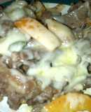 Carne con pimientos y queso