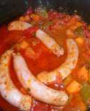 Salchichas en salsa de verduras