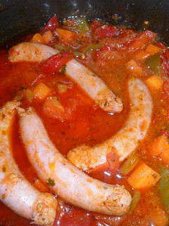 Una foto de Salchichas en salsa de verduras