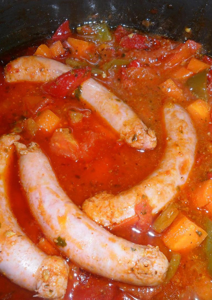 Una foto de Salchichas en salsa de verduras