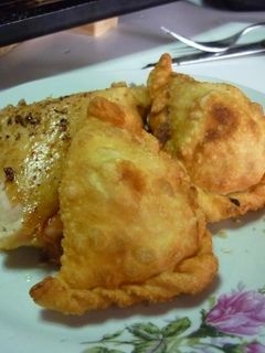 Una foto de Triángulos de papas caseros