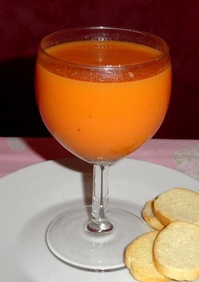 Una foto de Chupito de gazpacho para aperitivos
